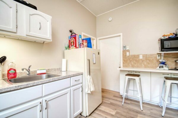 10-Apt2-kitchen-b