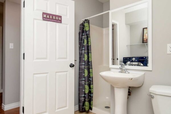 38-Apt-2-bathroom-b