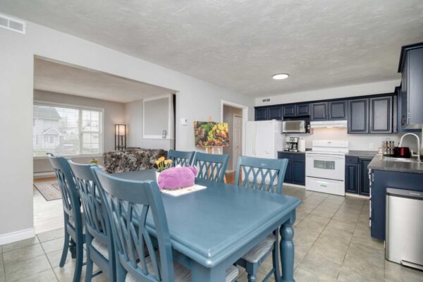 5-Apt-1-dining-room-b