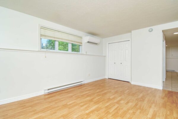 23-Aprt-living-room-b