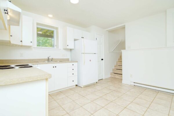 26-Aprt-kitchen-b
